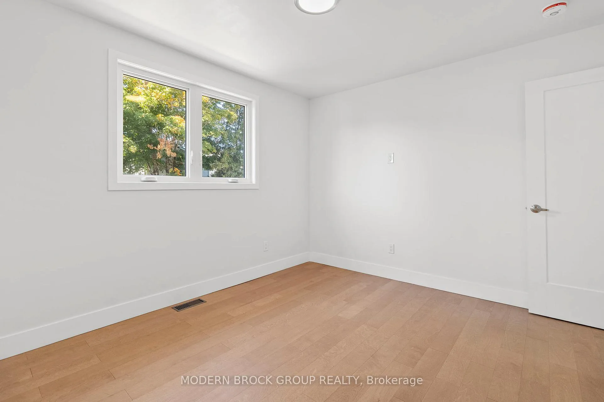Photo 22 of 744 Comstock Crescent, Brockville — HOMEH