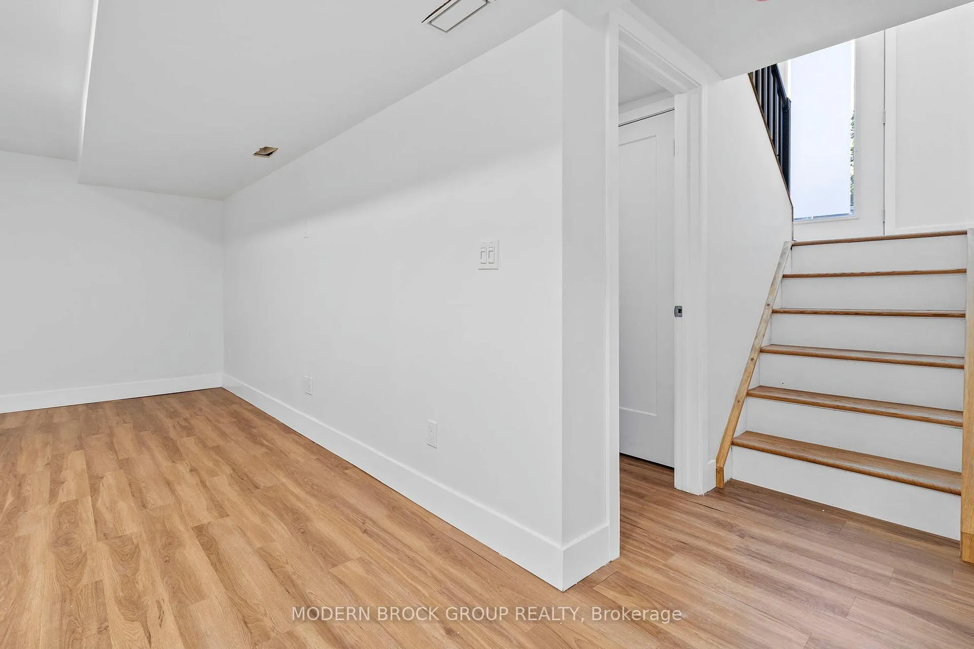 Photo 28 of 744 Comstock Crescent, Brockville — HOMEH