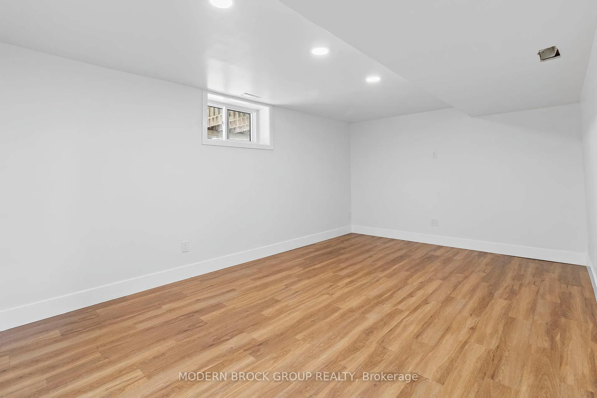 Photo 36 of 744 Comstock Crescent, Brockville — HOMEH