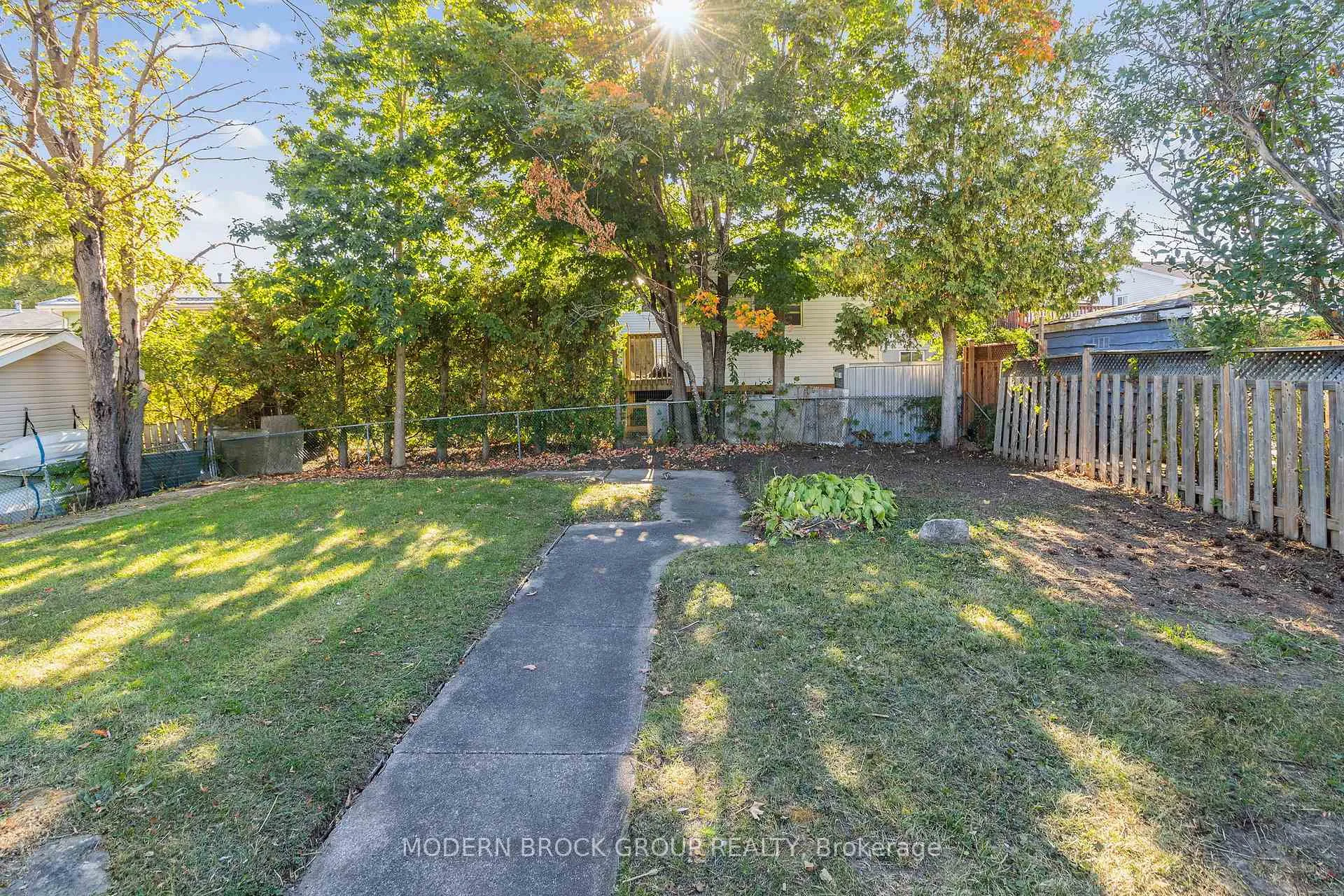 Photo 43 of 744 Comstock Crescent, Brockville — HOMEH