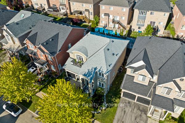 Photo 4 of 16 Carberry Crescent, Ajax, Northeast Ajax — HOMEH
