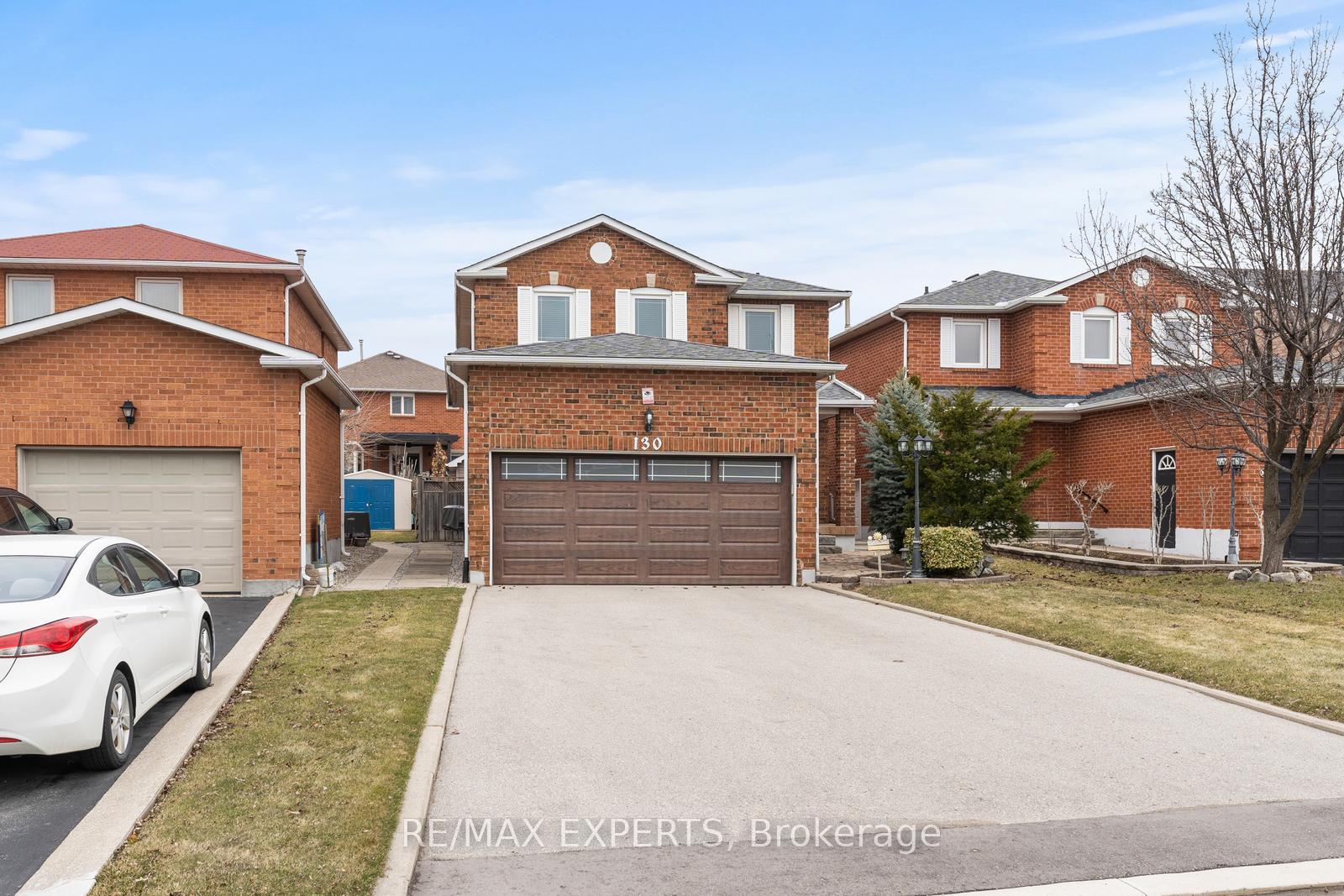 Photo 2 of 130 Pentland Crescent, Vaughan, Maple — HOMEH