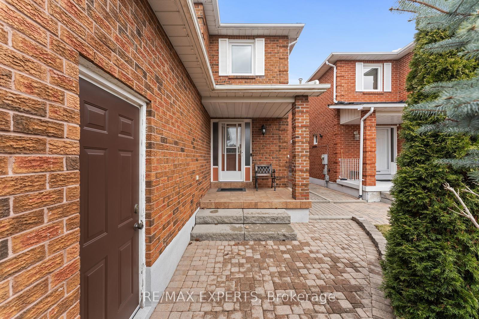 Photo 4 of 130 Pentland Crescent, Vaughan, Maple — HOMEH