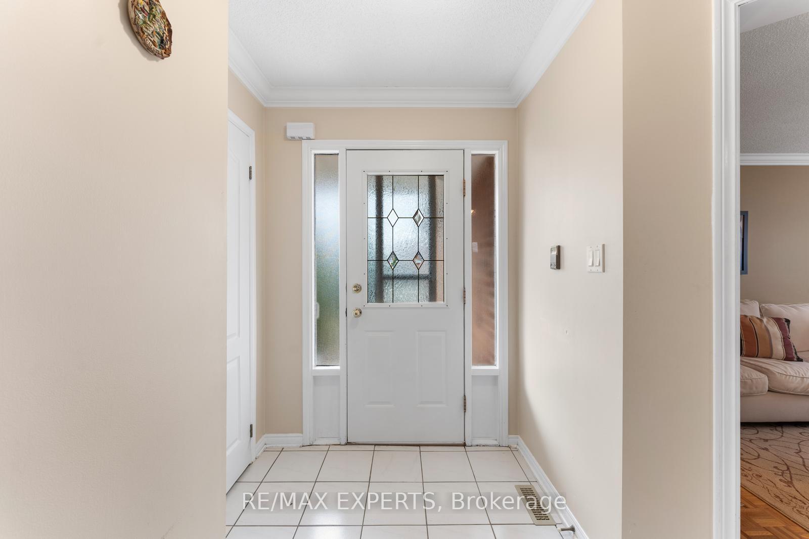 Photo 5 of 130 Pentland Crescent, Vaughan, Maple — HOMEH