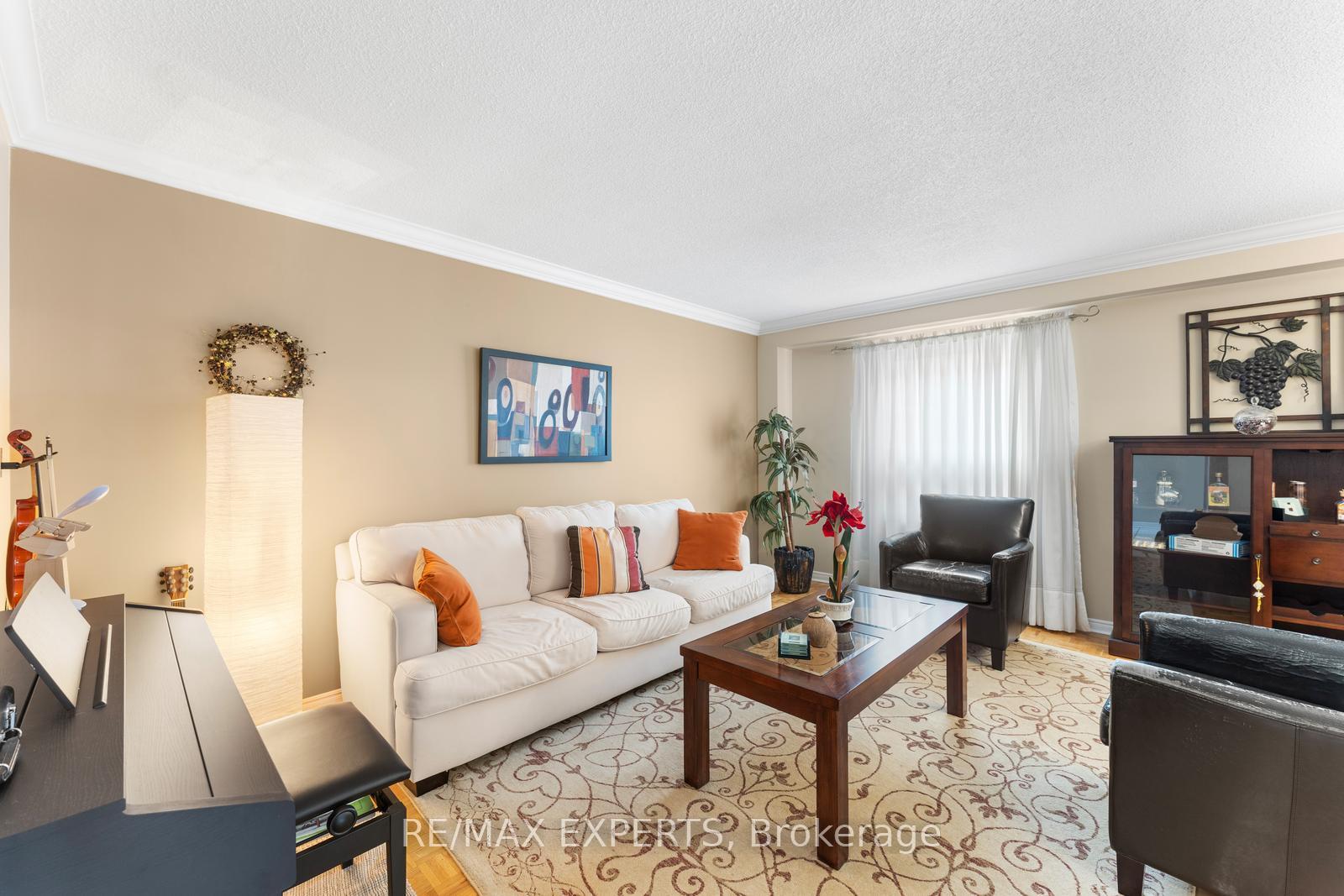 Photo 7 of 130 Pentland Crescent, Vaughan, Maple — HOMEH