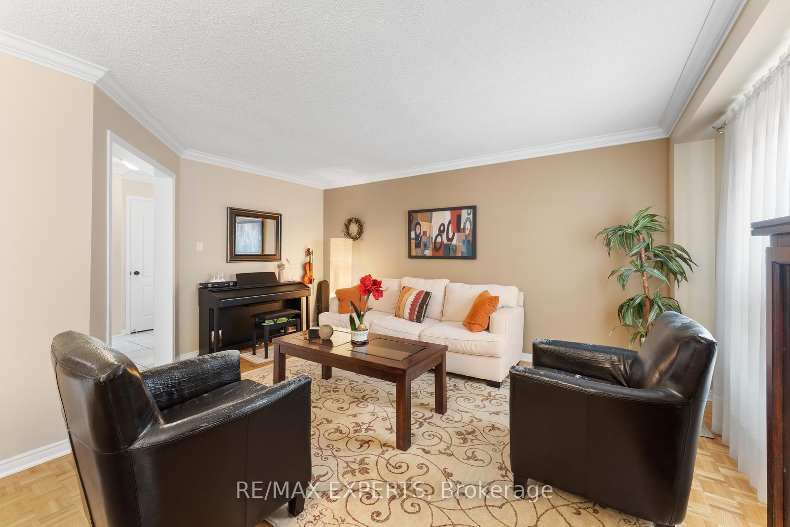 Photo 9 of 130 Pentland Crescent, Vaughan, Maple — HOMEH
