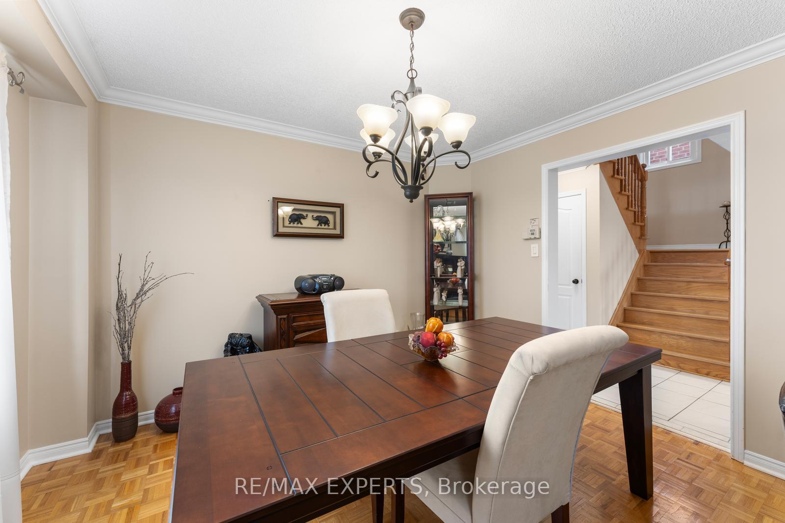 Photo 10 of 130 Pentland Crescent, Vaughan, Maple — HOMEH