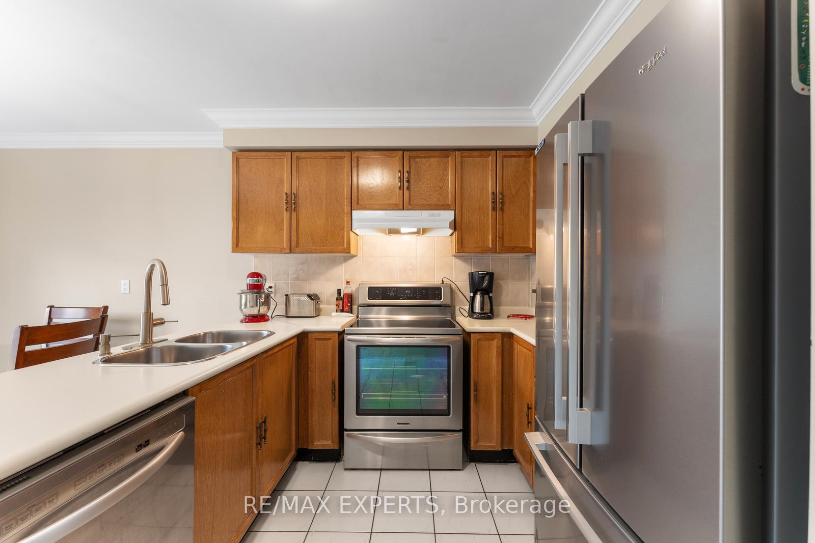 Photo 11 of 130 Pentland Crescent, Vaughan, Maple — HOMEH