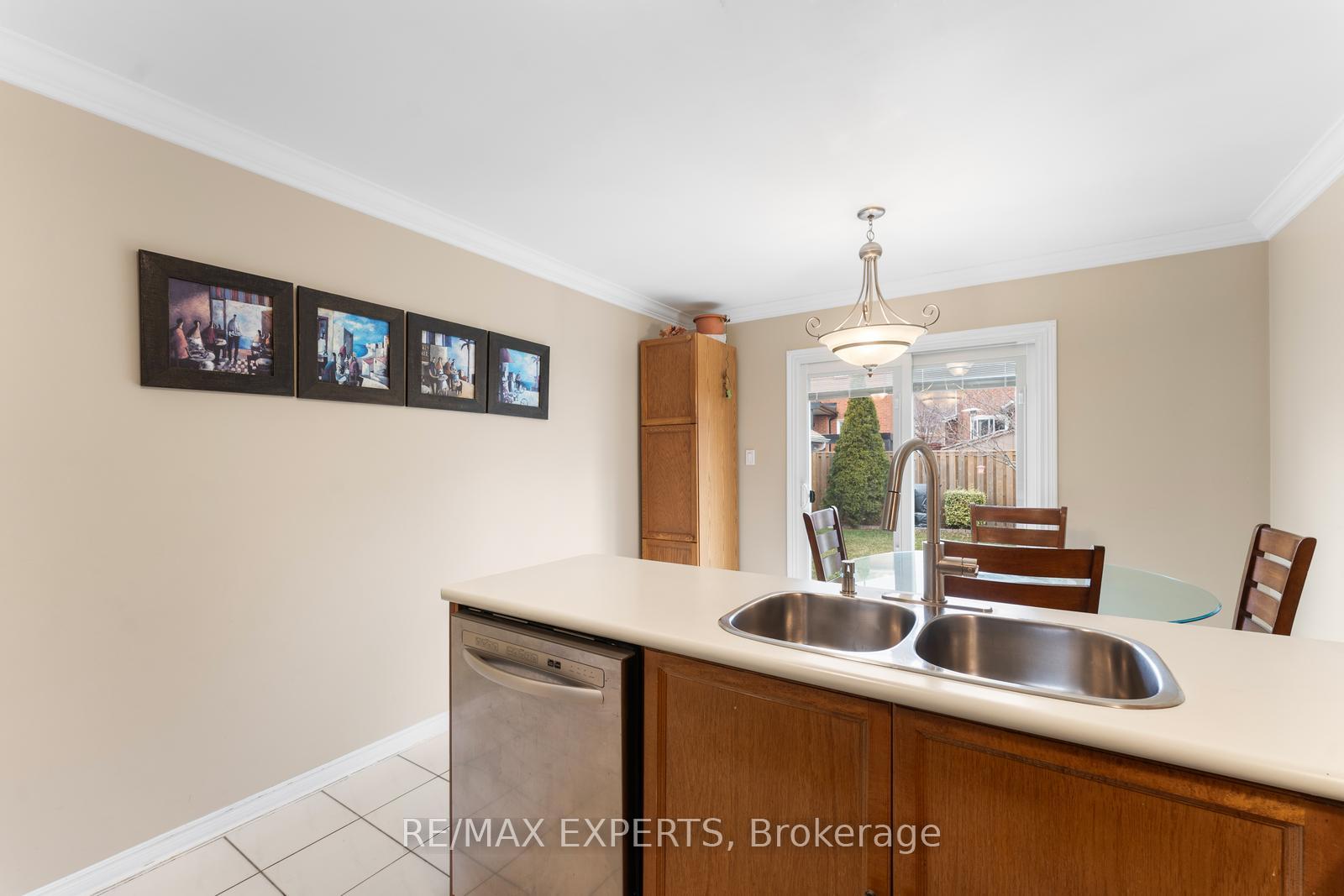 Photo 14 of 130 Pentland Crescent, Vaughan, Maple — HOMEH
