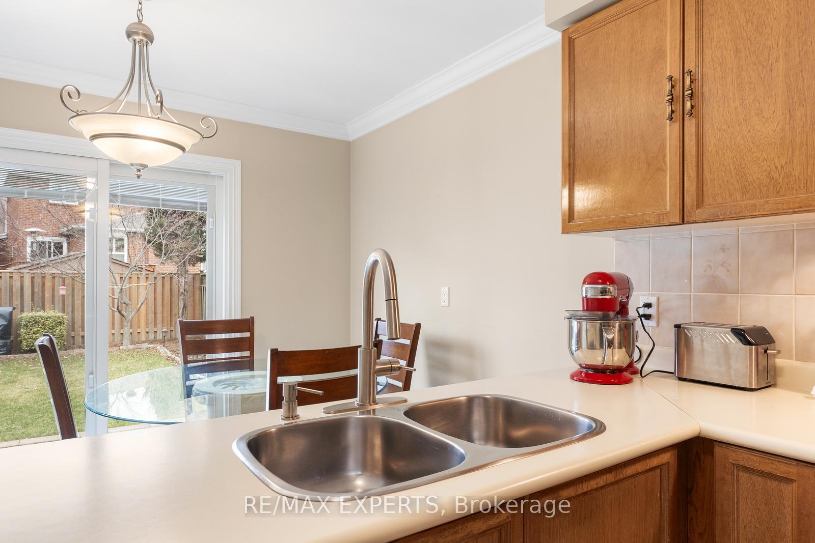 Photo 15 of 130 Pentland Crescent, Vaughan, Maple — HOMEH