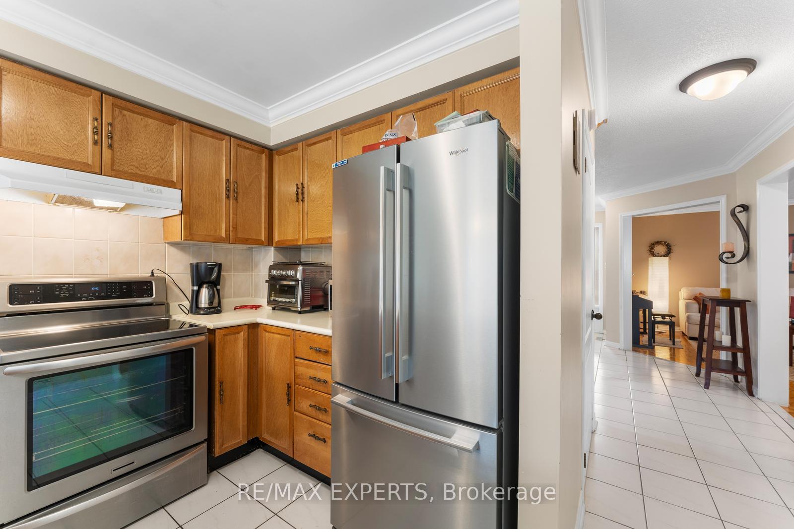 Photo 17 of 130 Pentland Crescent, Vaughan, Maple — HOMEH
