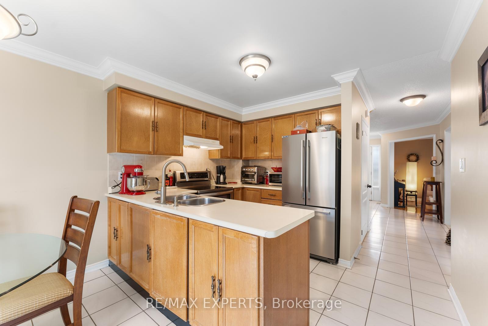 Photo 18 of 130 Pentland Crescent, Vaughan, Maple — HOMEH