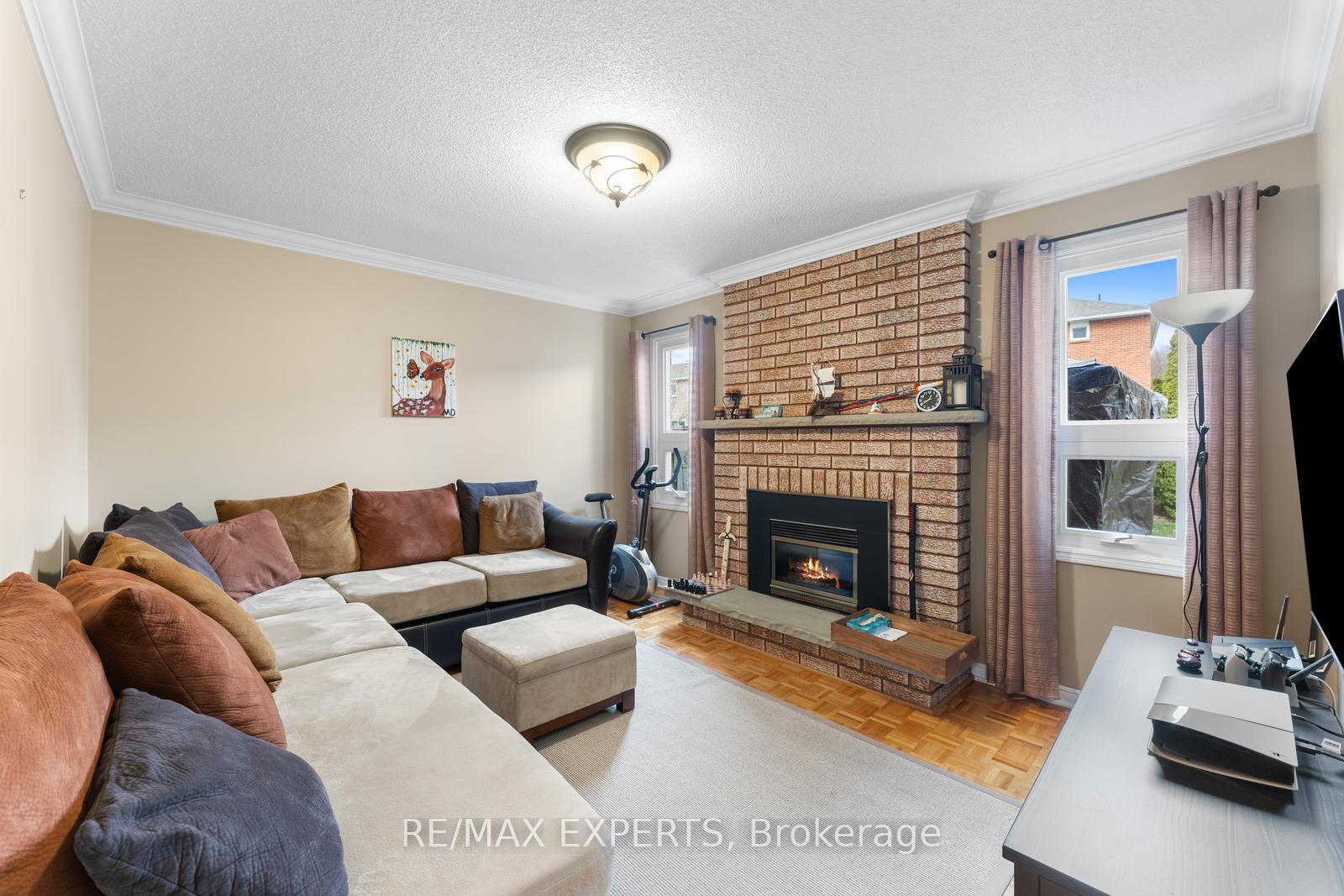 Photo 20 of 130 Pentland Crescent, Vaughan, Maple — HOMEH
