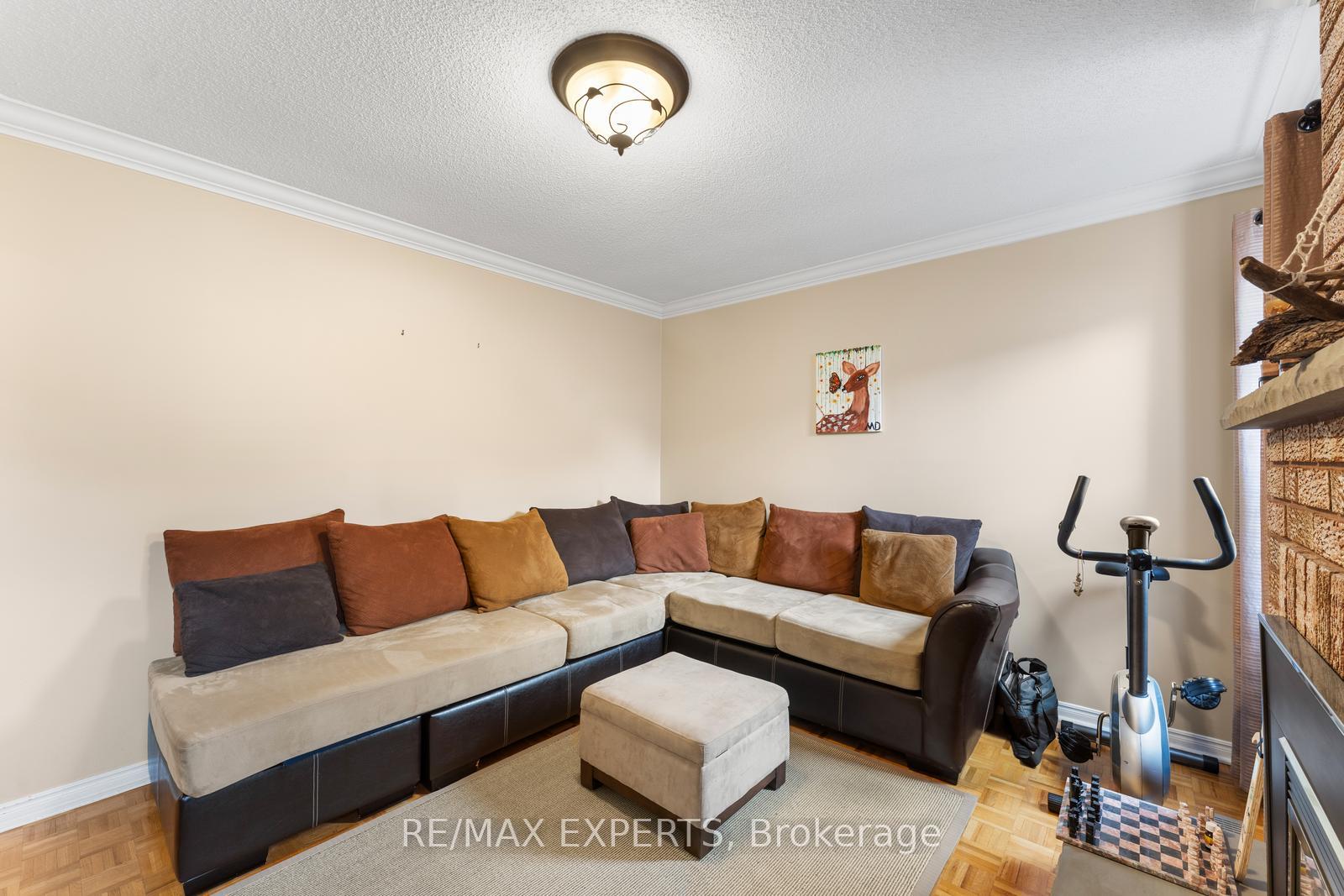Photo 21 of 130 Pentland Crescent, Vaughan, Maple — HOMEH
