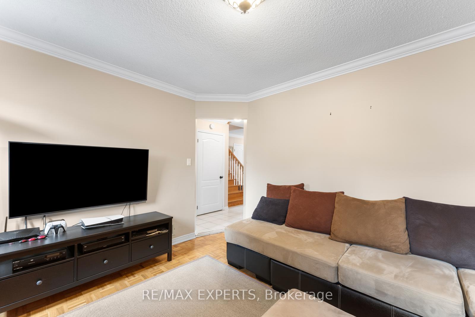 Photo 22 of 130 Pentland Crescent, Vaughan, Maple — HOMEH