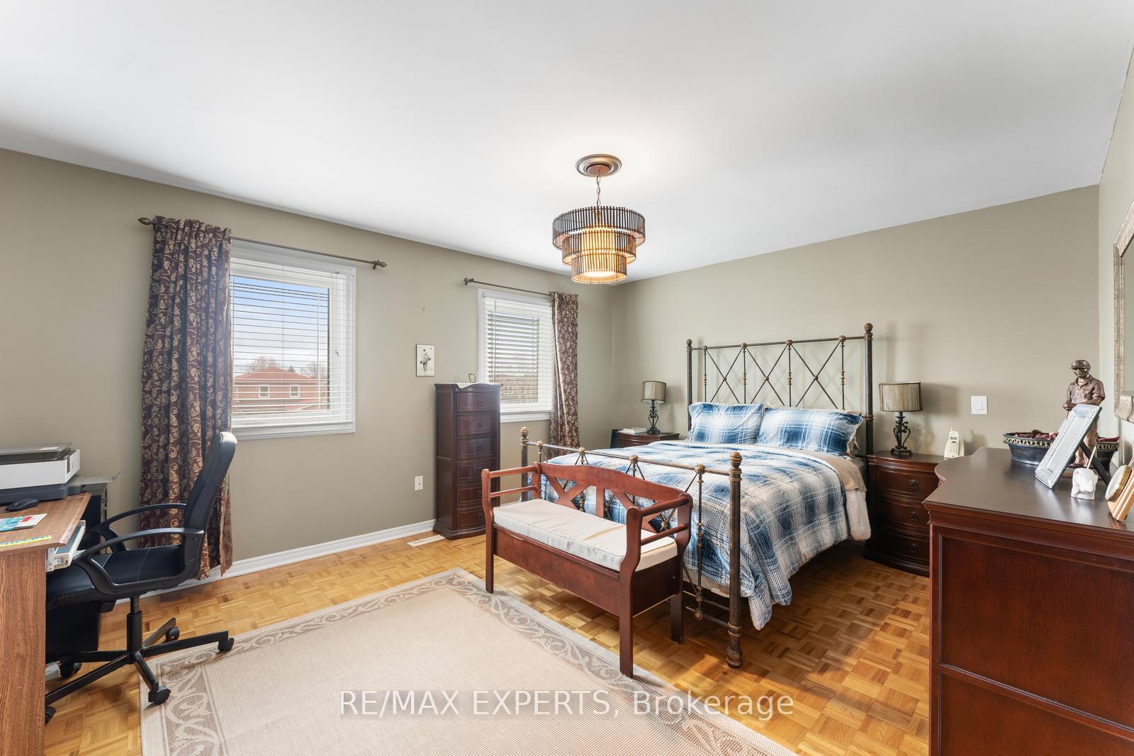 Photo 26 of 130 Pentland Crescent, Vaughan, Maple — HOMEH