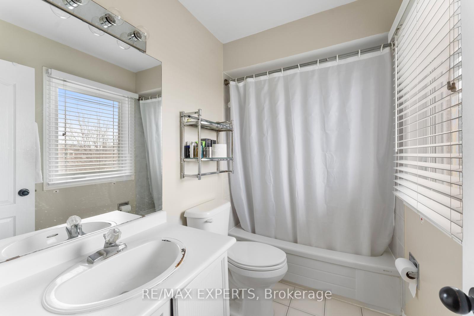 Photo 28 of 130 Pentland Crescent, Vaughan, Maple — HOMEH