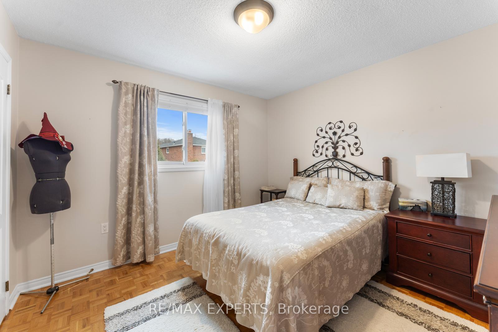Photo 29 of 130 Pentland Crescent, Vaughan, Maple — HOMEH