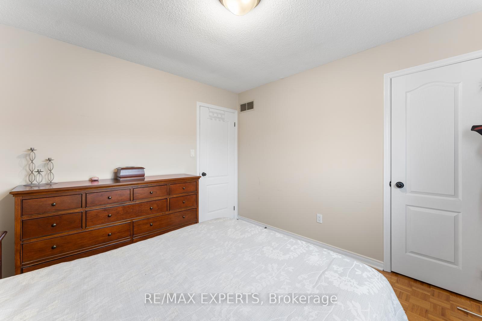 Photo 30 of 130 Pentland Crescent, Vaughan, Maple — HOMEH