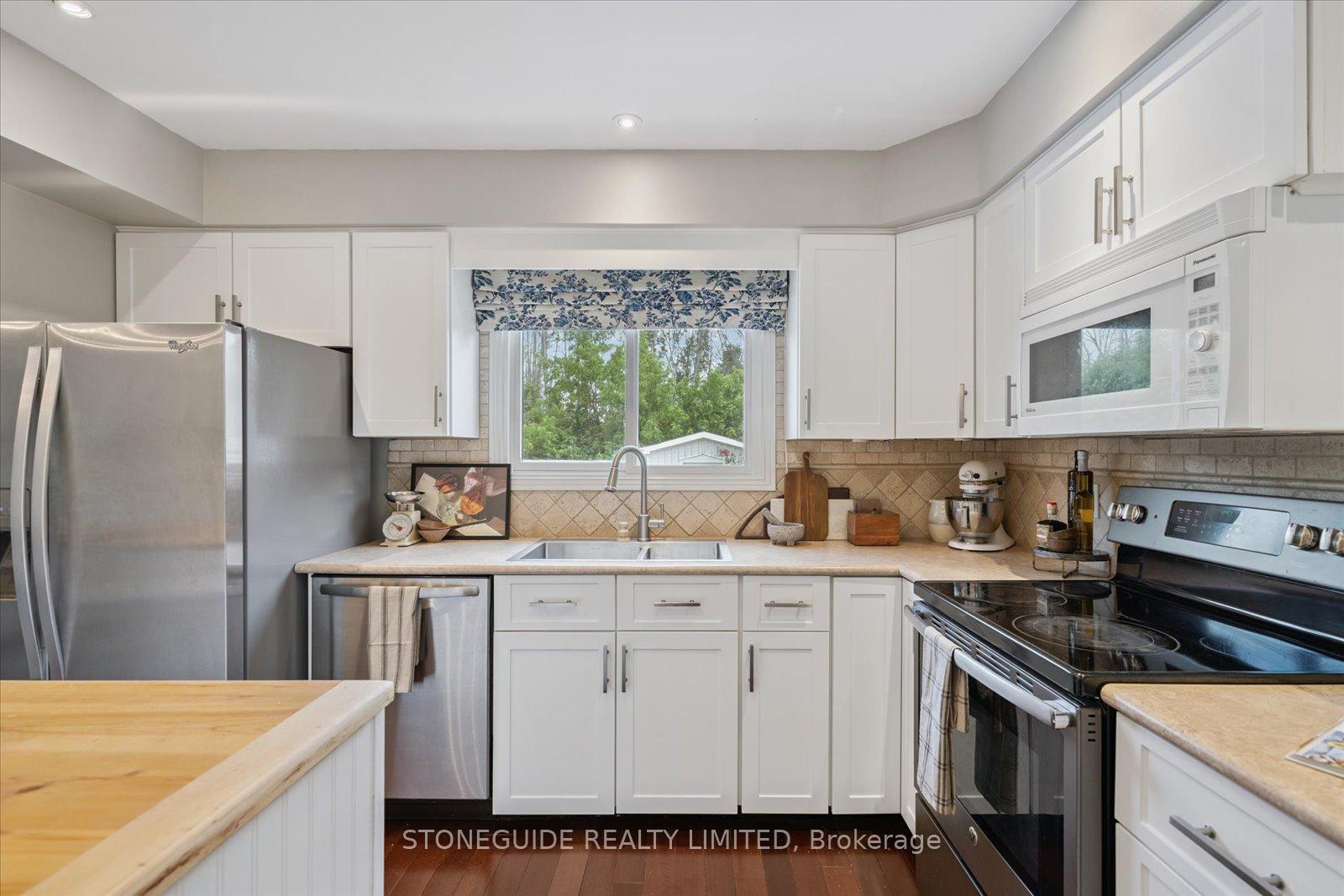 Photo 10 of 2541 Farmcrest Avenue, Peterborough, Ashburnham Ward 4 — HOMEH