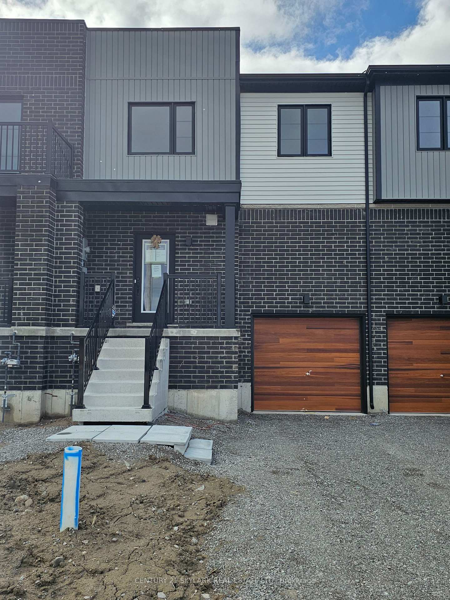 Photo 1 of 218 Prince William Way, Barrie, Rural Barrie Southeast — HOMEH