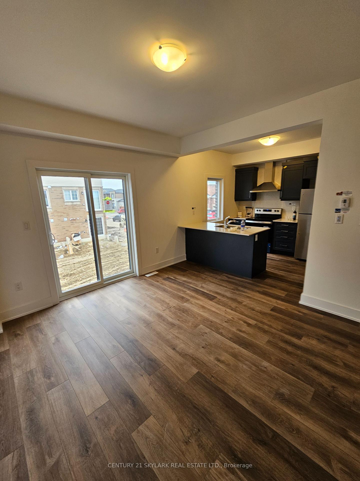 Photo 14 of 218 Prince William Way, Barrie, Rural Barrie Southeast — HOMEH