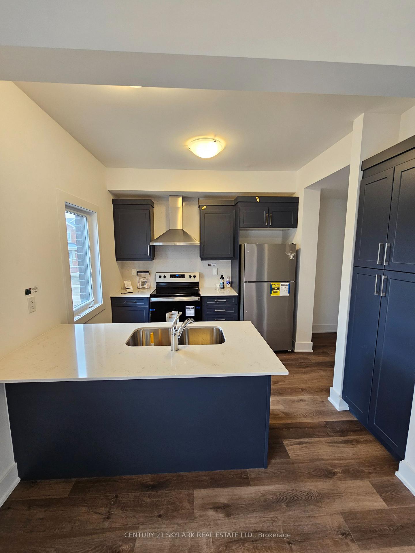 Photo 8 of 218 Prince William Way, Barrie, Rural Barrie Southeast — HOMEH