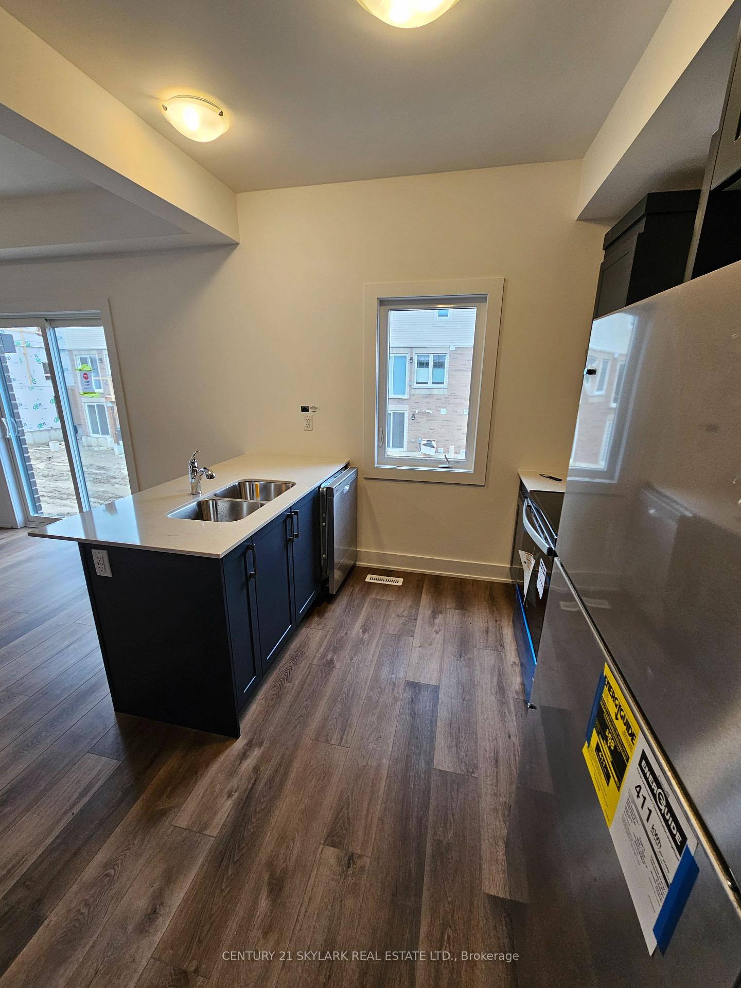 Photo 9 of 218 Prince William Way, Barrie, Rural Barrie Southeast — HOMEH