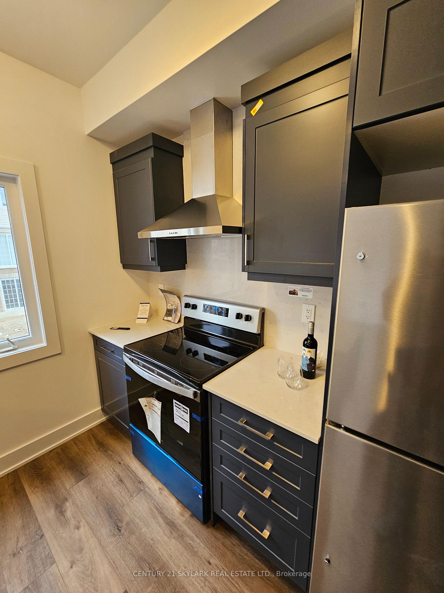 Photo 10 of 218 Prince William Way, Barrie, Rural Barrie Southeast — HOMEH