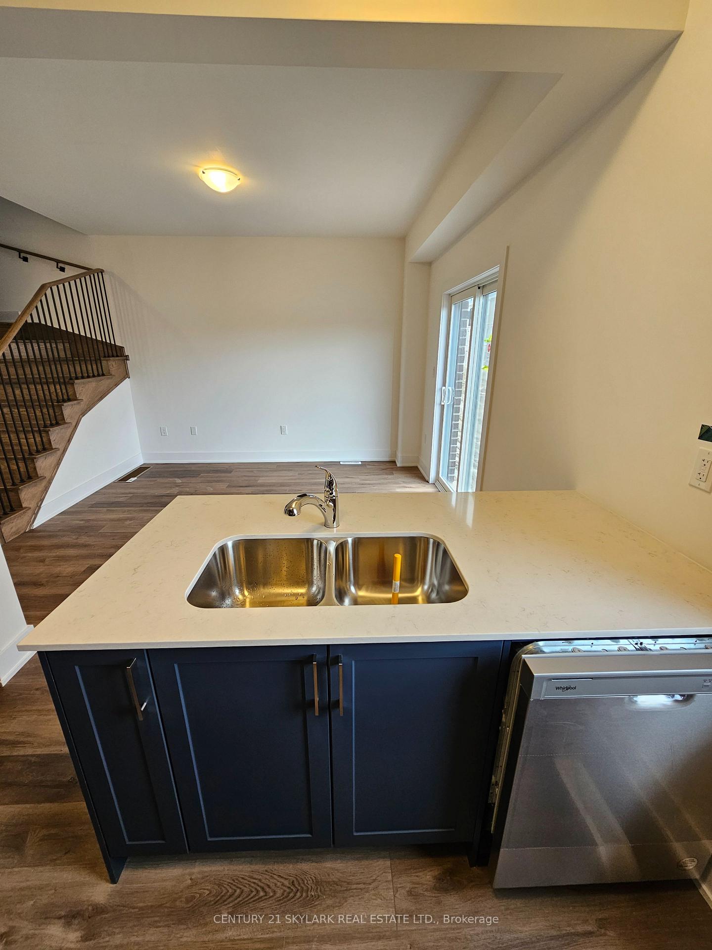 Photo 11 of 218 Prince William Way, Barrie, Rural Barrie Southeast — HOMEH