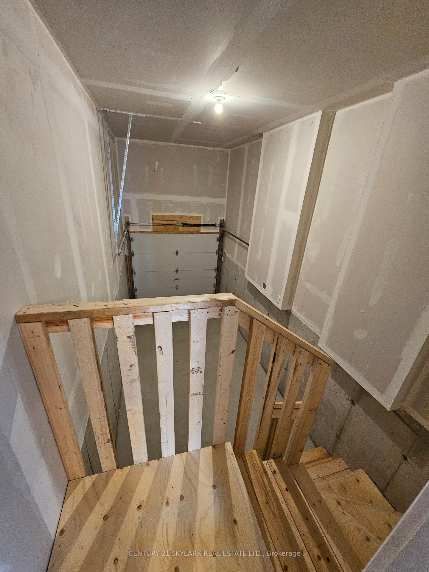 Photo 15 of 218 Prince William Way, Barrie, Rural Barrie Southeast — HOMEH