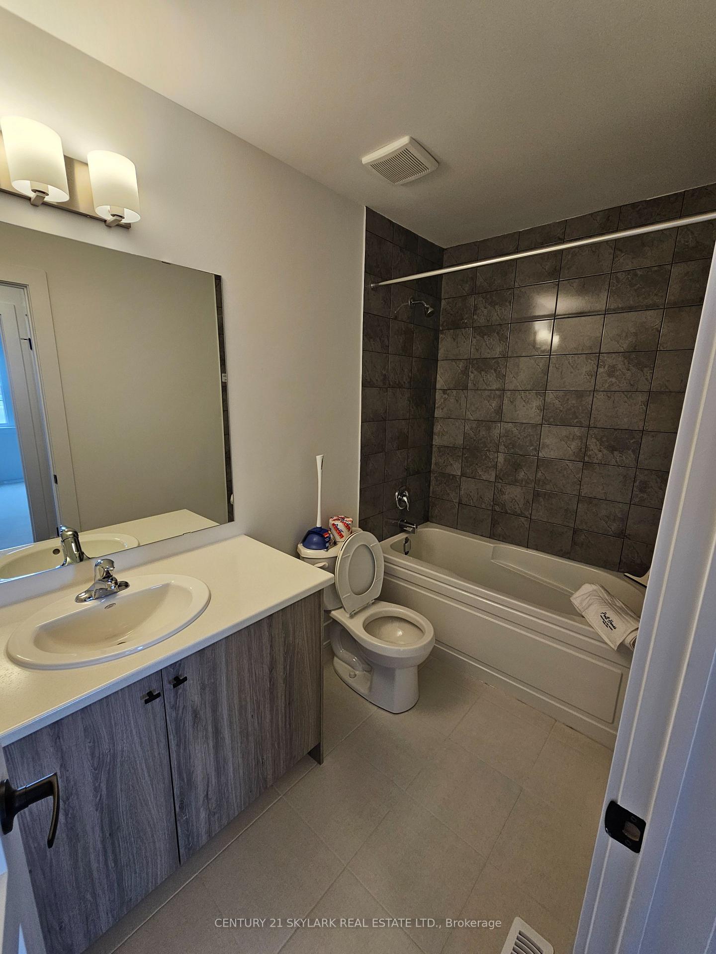 Photo 23 of 218 Prince William Way, Barrie, Rural Barrie Southeast — HOMEH
