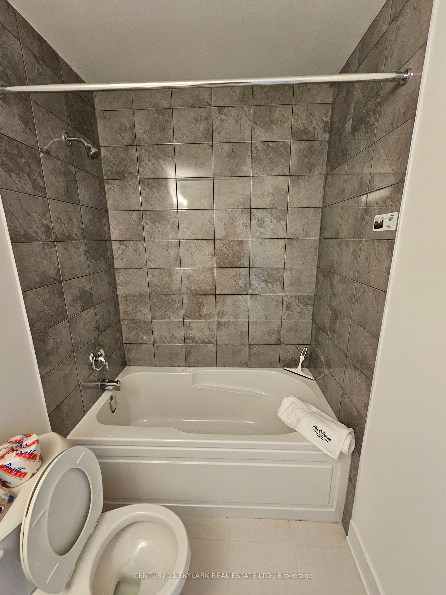 Photo 22 of 218 Prince William Way, Barrie, Rural Barrie Southeast — HOMEH