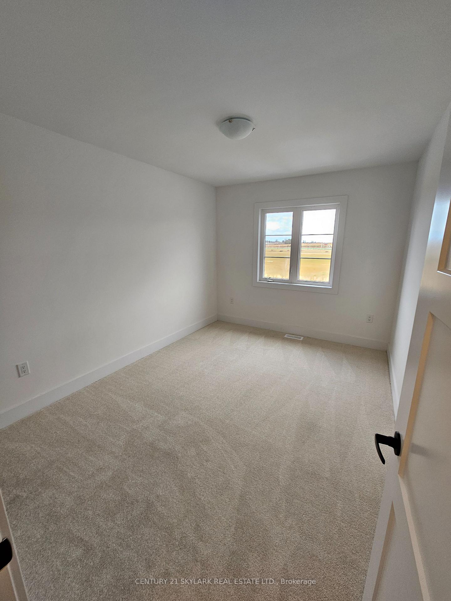 Photo 21 of 218 Prince William Way, Barrie, Rural Barrie Southeast — HOMEH