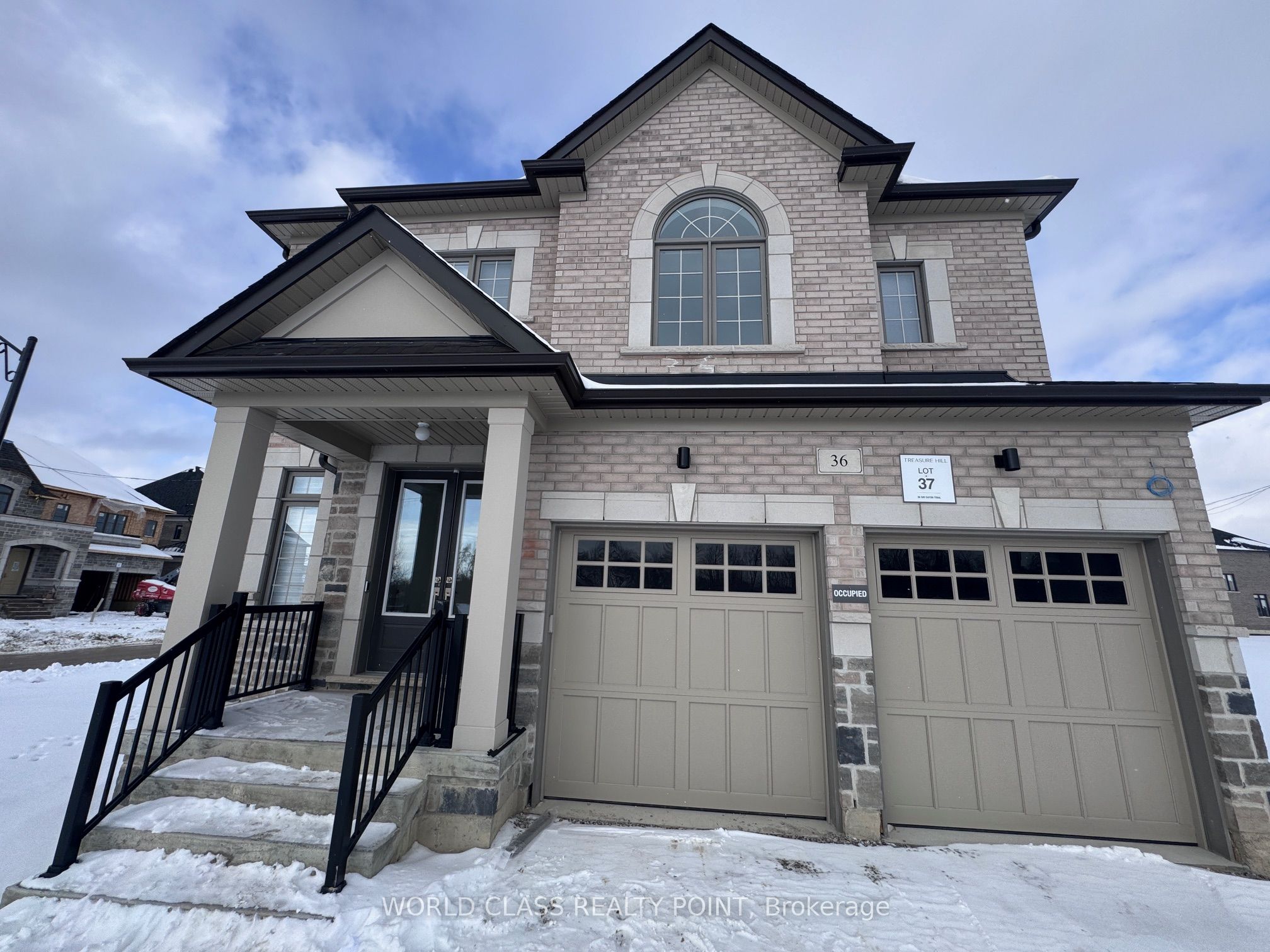 Photo 2 of 36 Eaton Trail, King, King City — HOMEH