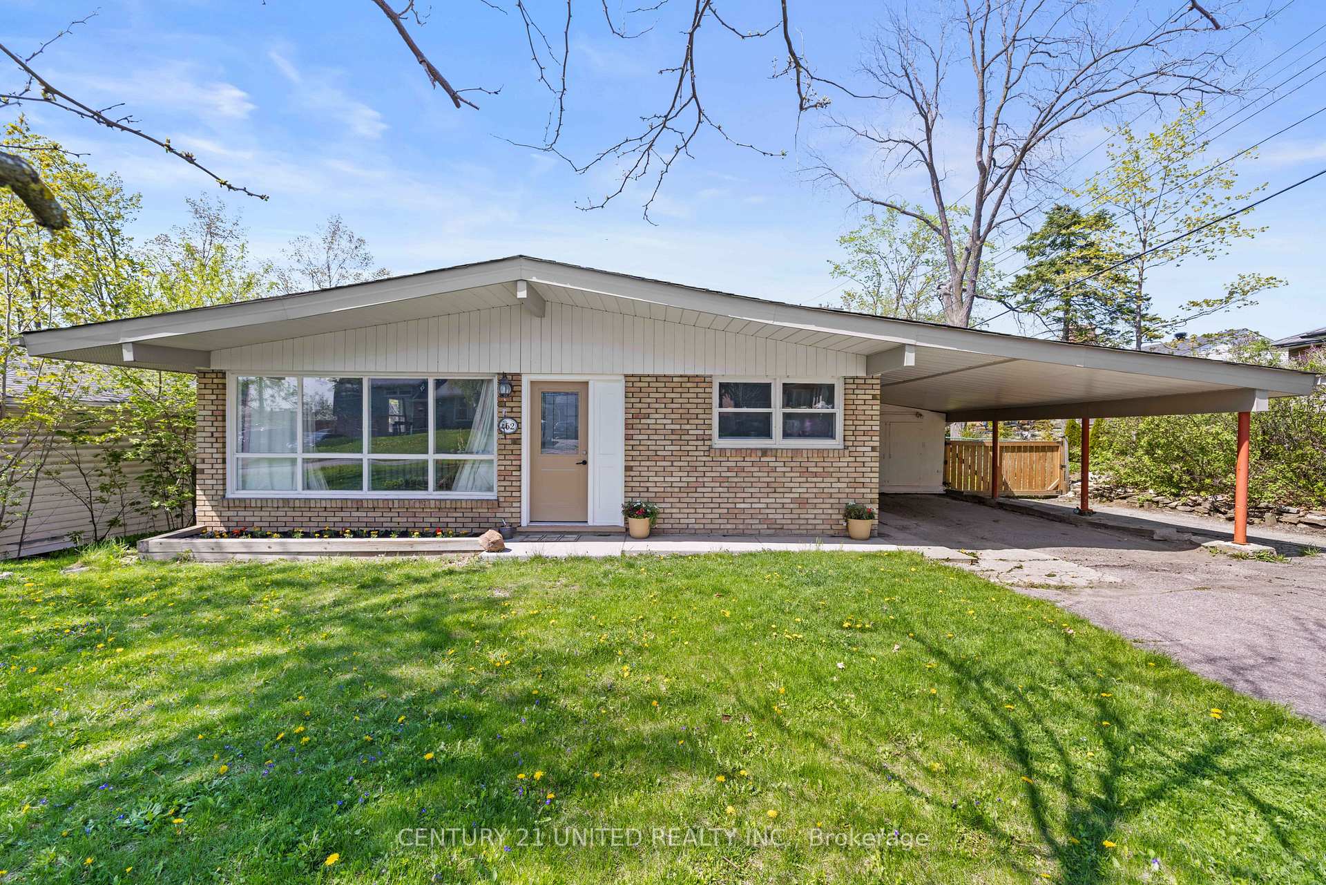 Photo 2 of 762 Weller Street, Peterborough, Town Ward 3 — HOMEH