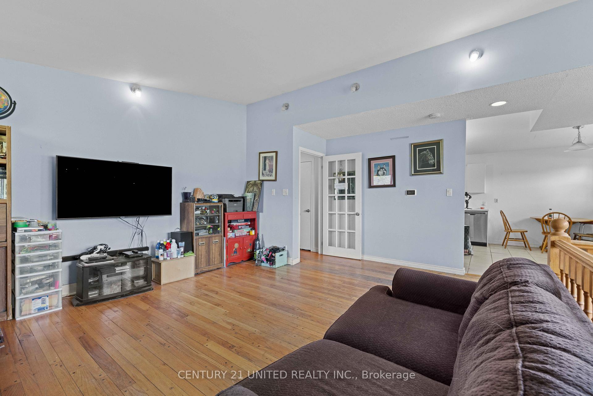Photo 25 of 762 Weller Street, Peterborough, Town Ward 3 — HOMEH