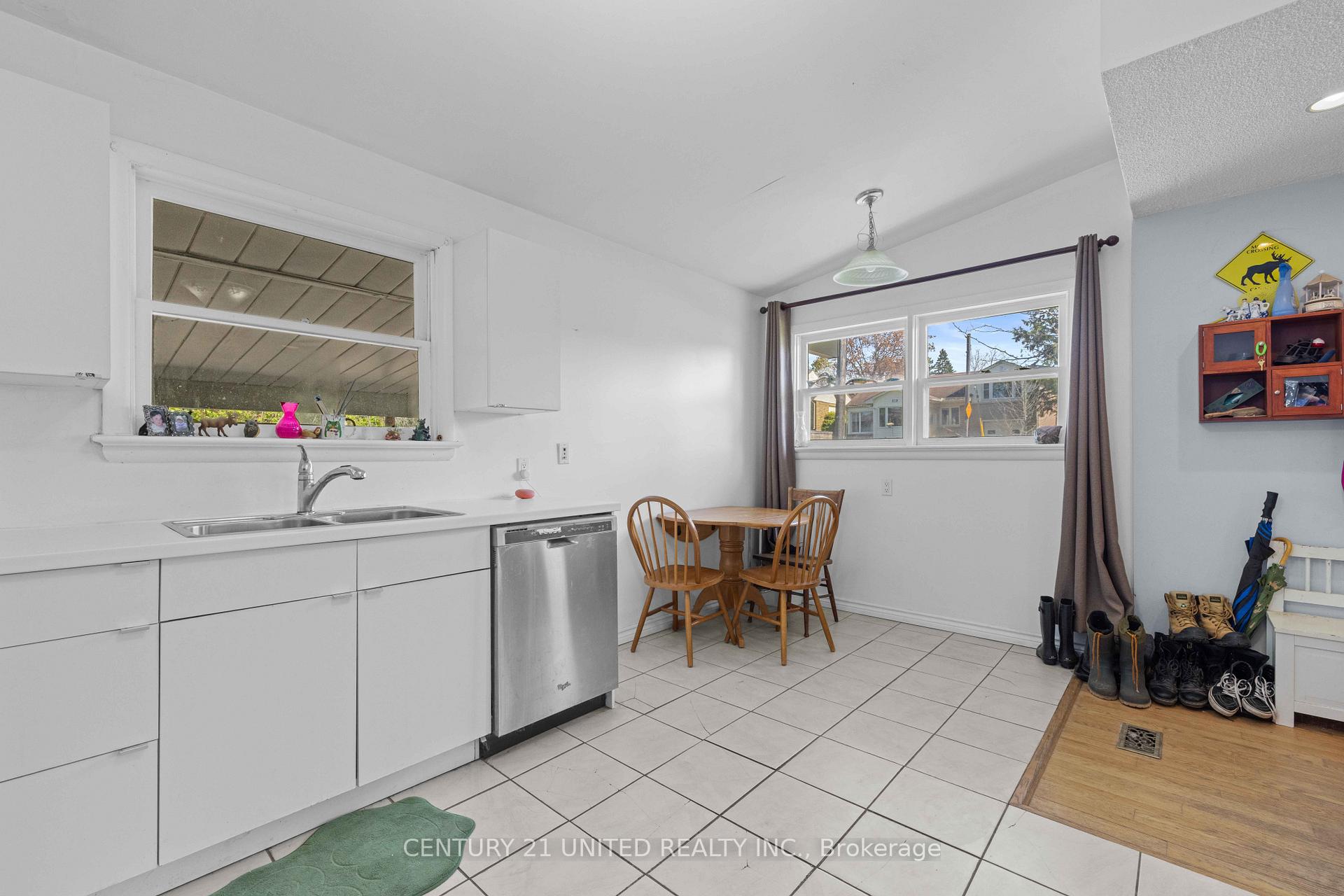 Photo 29 of 762 Weller Street, Peterborough, Town Ward 3 — HOMEH