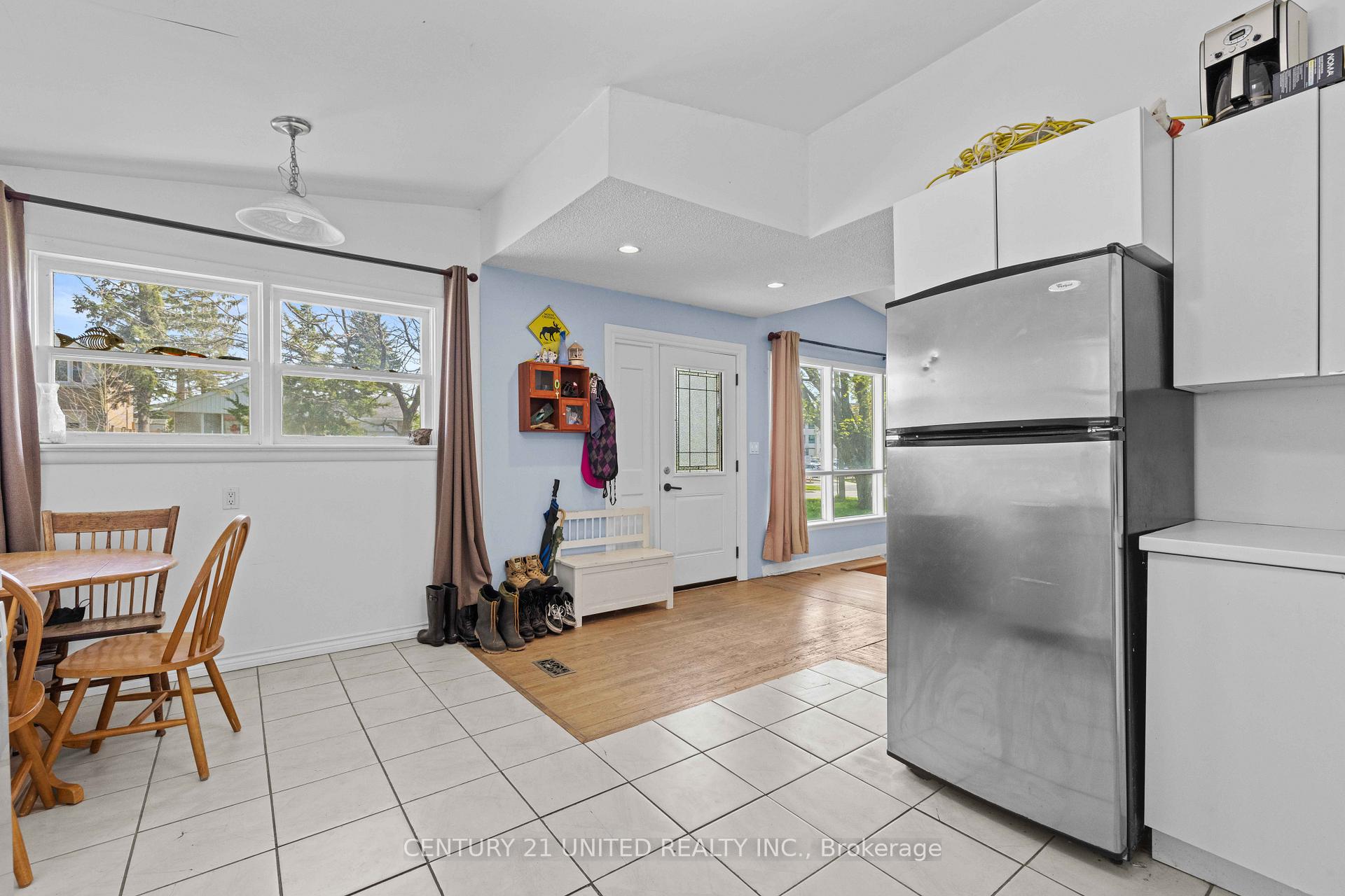 Photo 11 of 762 Weller Street, Peterborough, Town Ward 3 — HOMEH