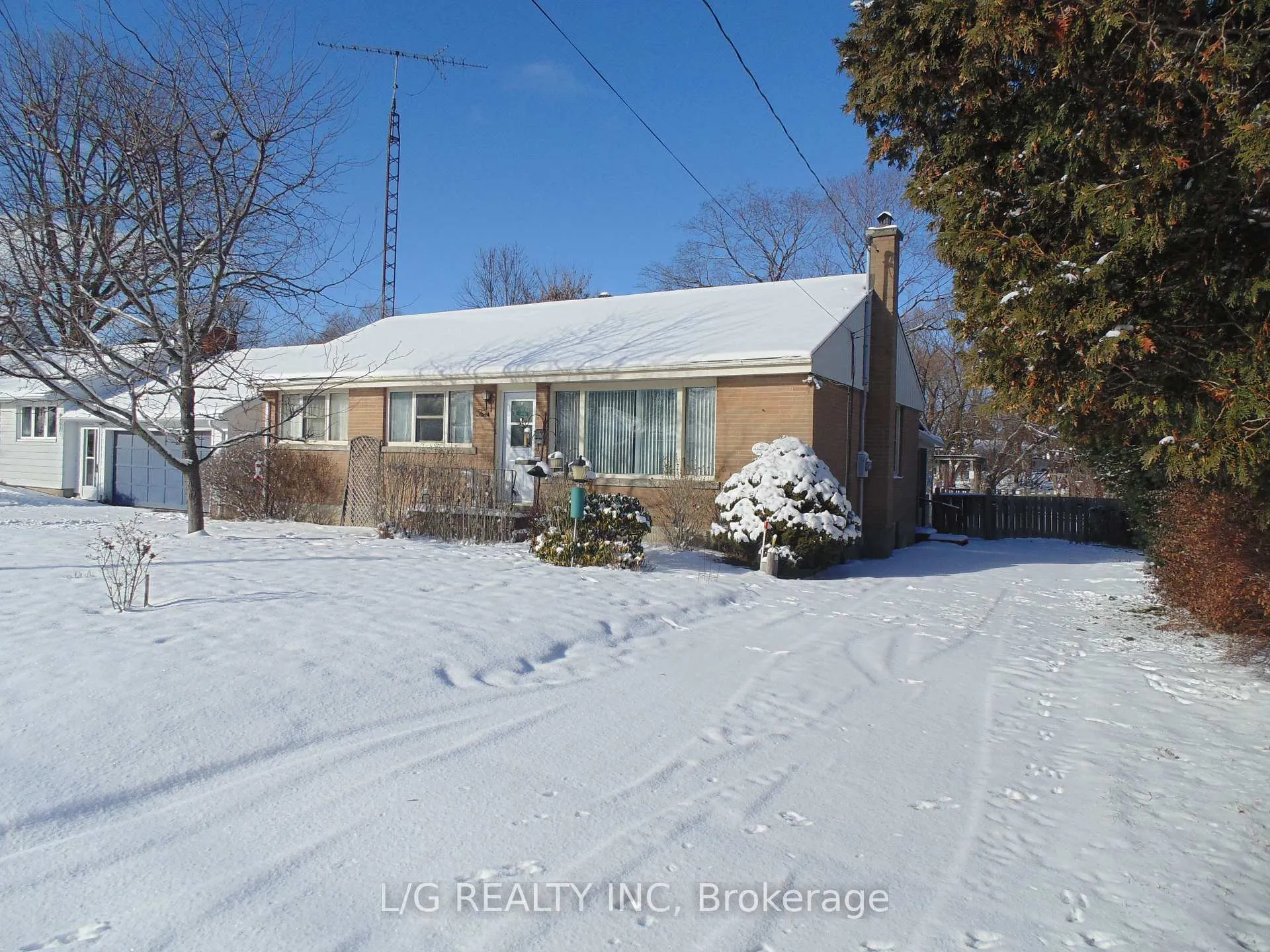 Photo 3 of 4 Brookview Crescent, Brockville — HOMEH