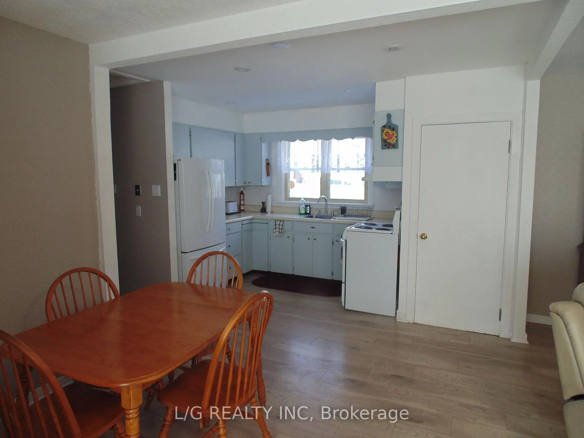 Photo 5 of 4 Brookview Crescent, Brockville — HOMEH