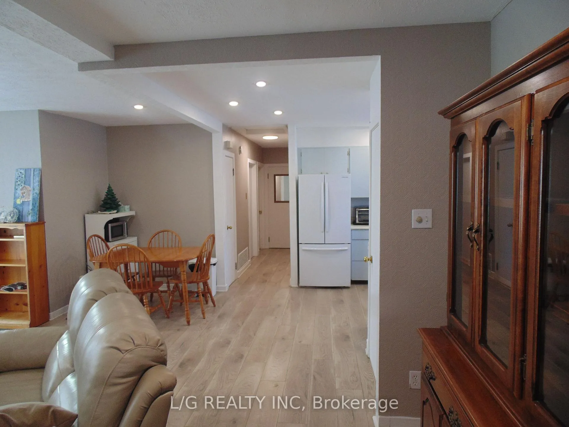 Photo 6 of 4 Brookview Crescent, Brockville — HOMEH