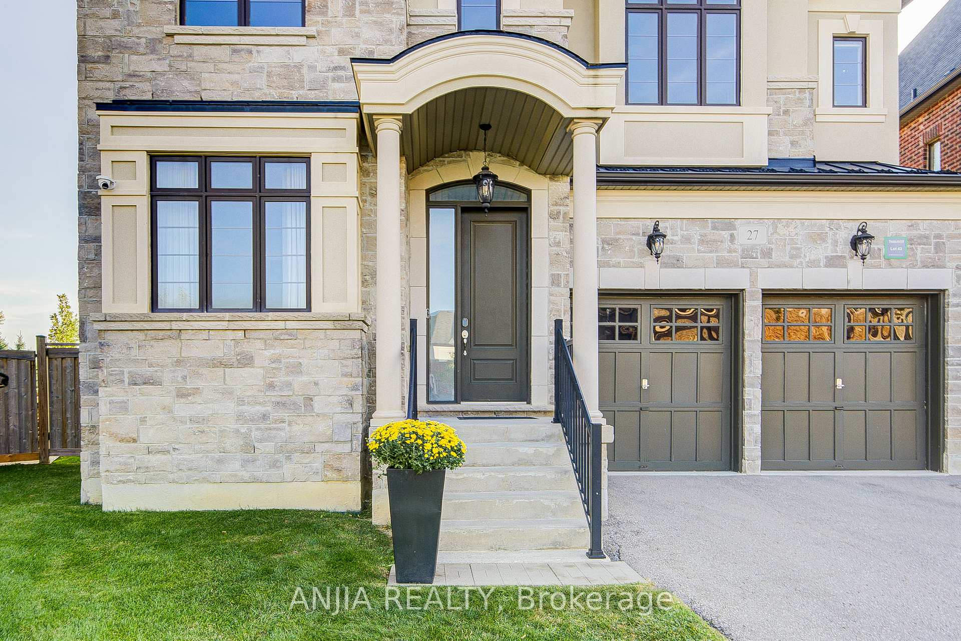 Photo 4 of 27 Mike Boshevski Court, Aurora, Rural Aurora — HOMEH