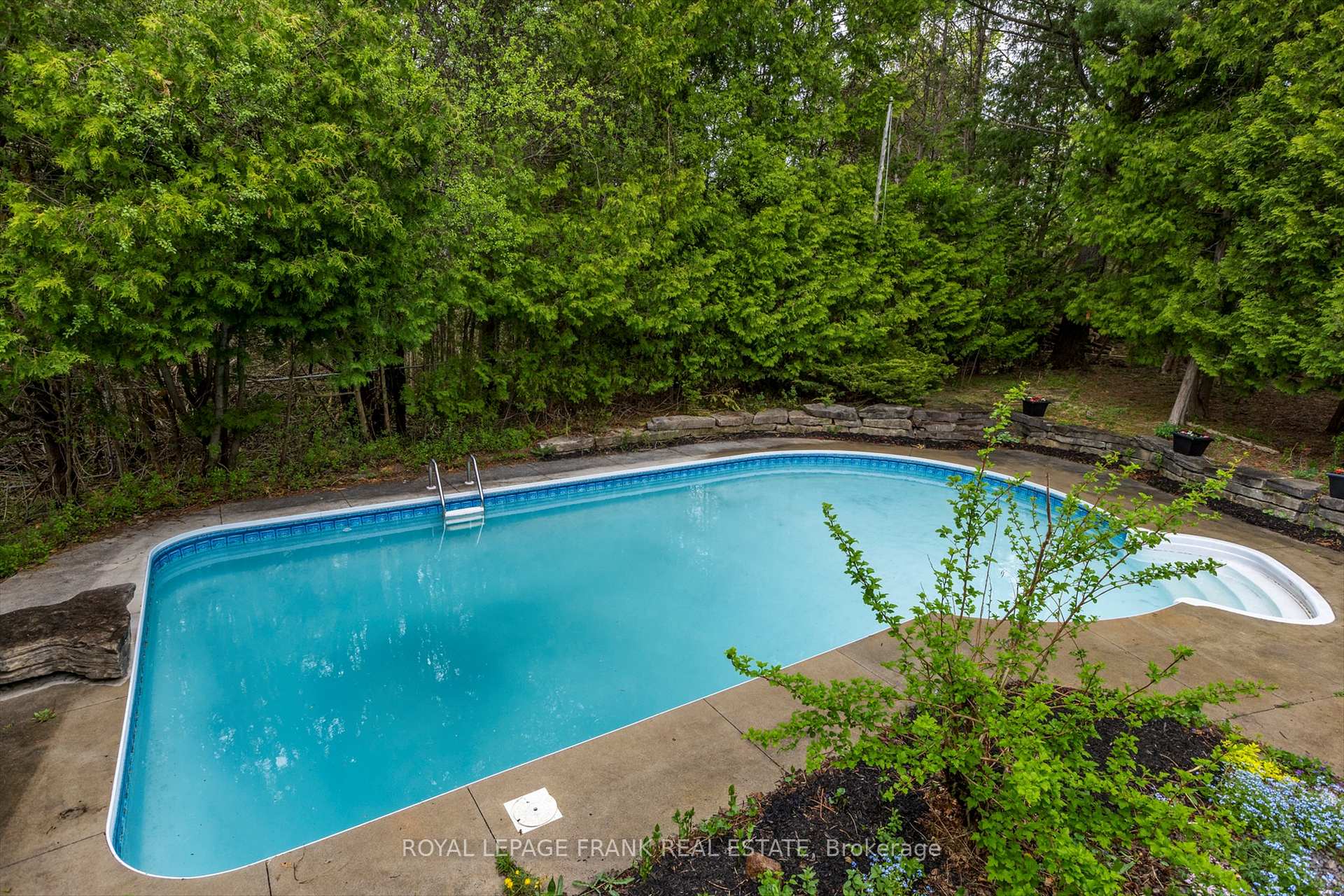 Photo 36 of 17 Claudette Court, Peterborough, Monaghan Ward 2 — HOMEH
