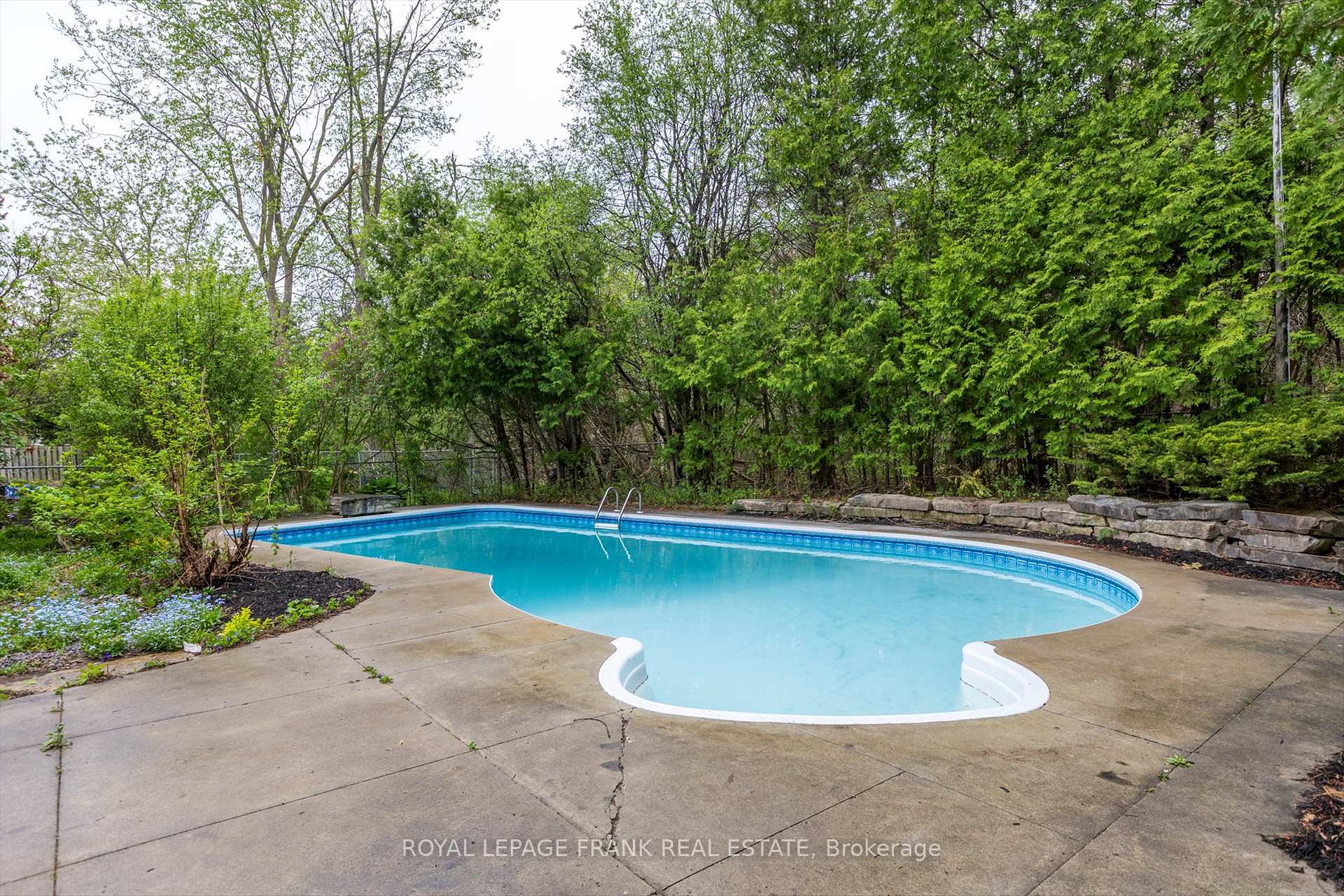 Photo 37 of 17 Claudette Court, Peterborough, Monaghan Ward 2 — HOMEH