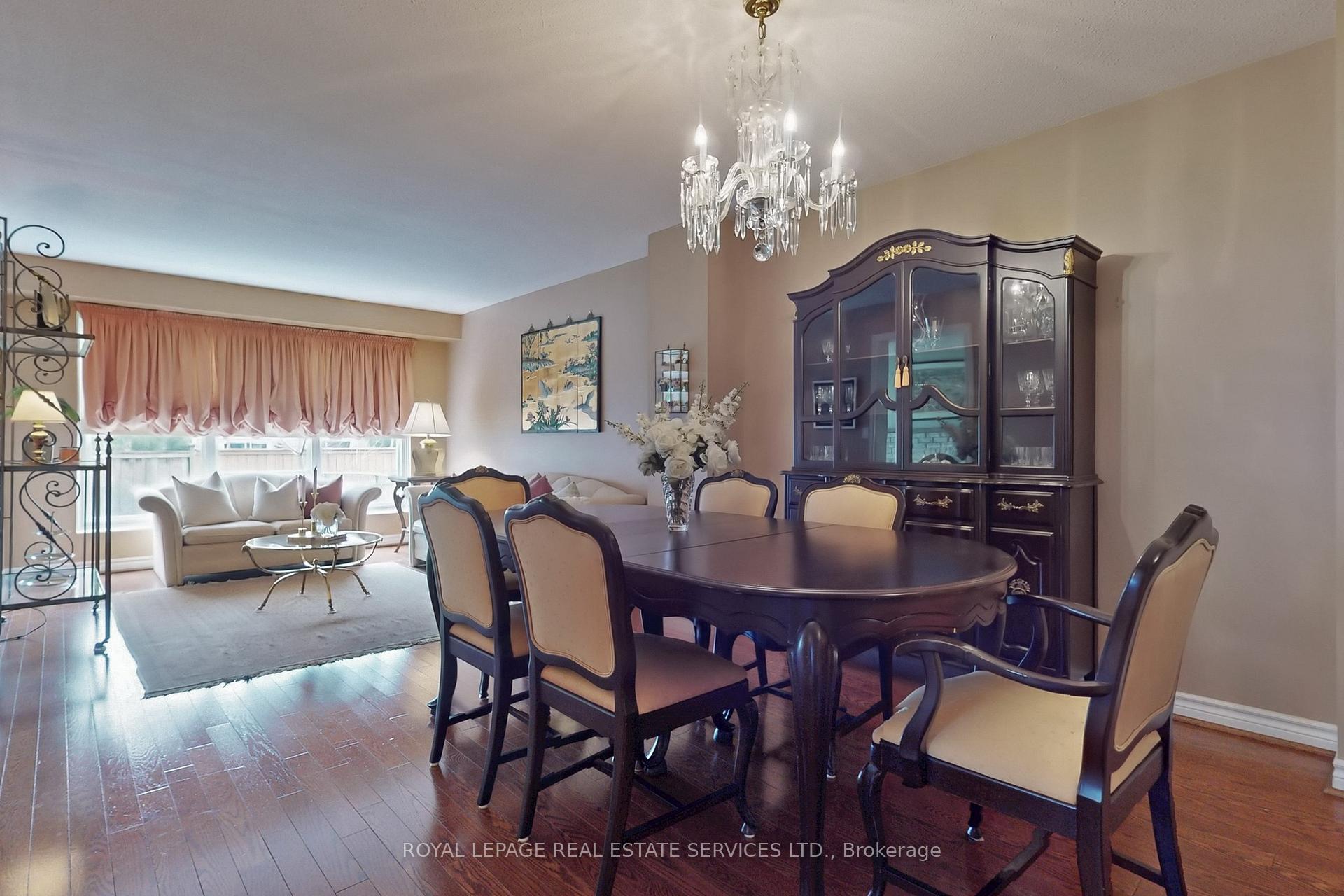 Photo 6 of 38 Lisa Crescent, Vaughan, Crestwood-Springfarm-Yorkhill — HOMEH
