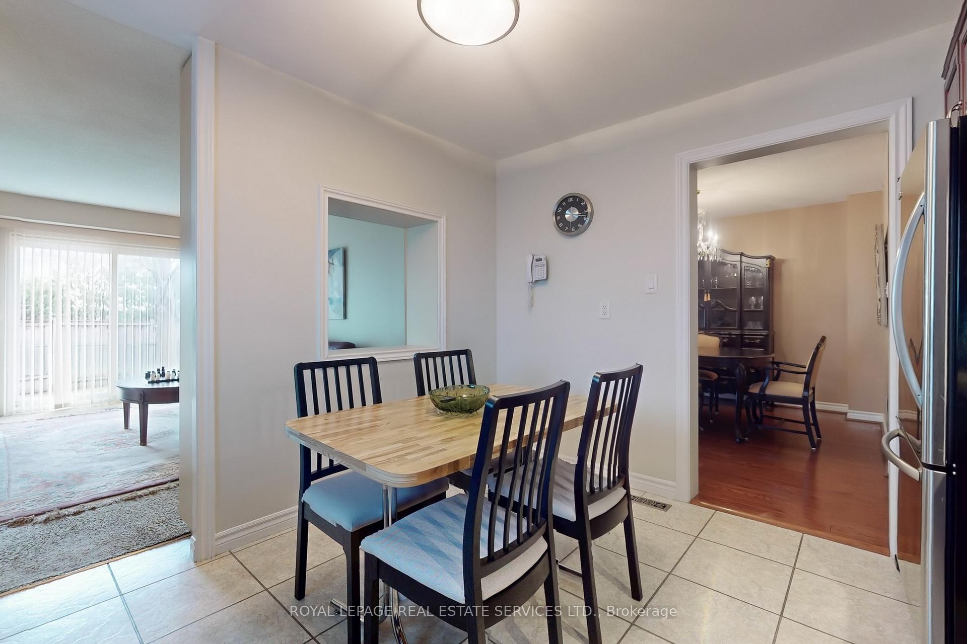 Photo 10 of 38 Lisa Crescent, Vaughan, Crestwood-Springfarm-Yorkhill — HOMEH