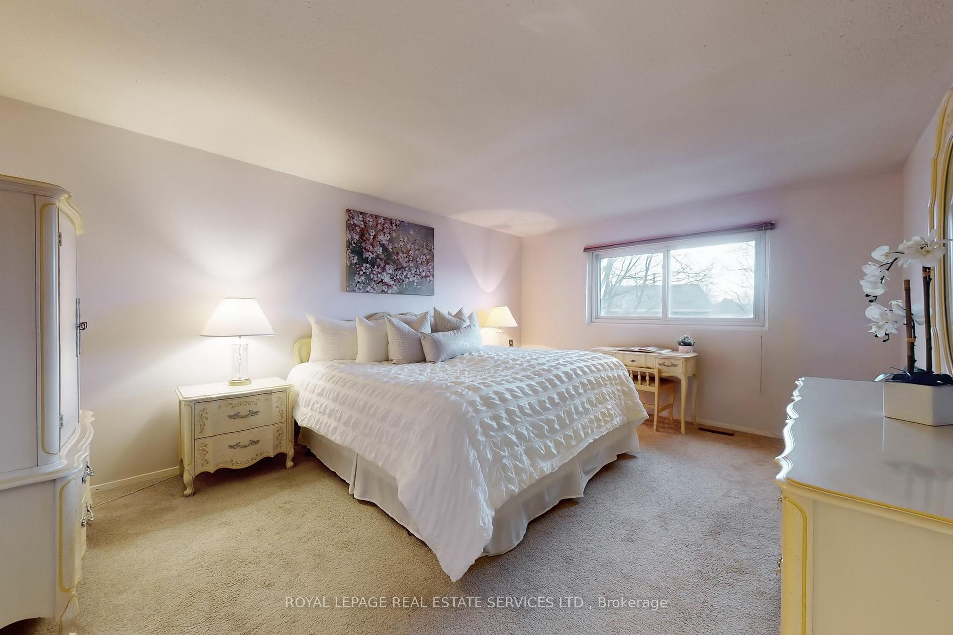 Photo 15 of 38 Lisa Crescent, Vaughan, Crestwood-Springfarm-Yorkhill — HOMEH