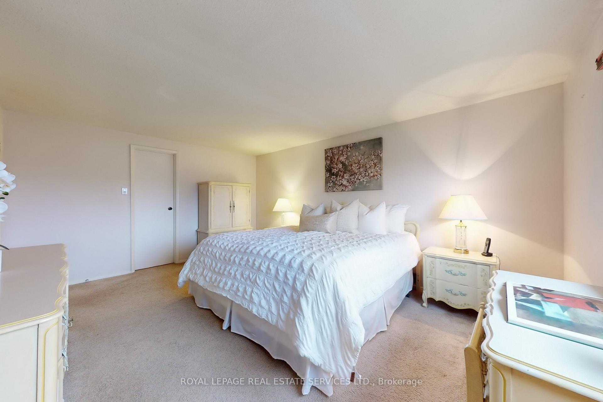 Photo 16 of 38 Lisa Crescent, Vaughan, Crestwood-Springfarm-Yorkhill — HOMEH