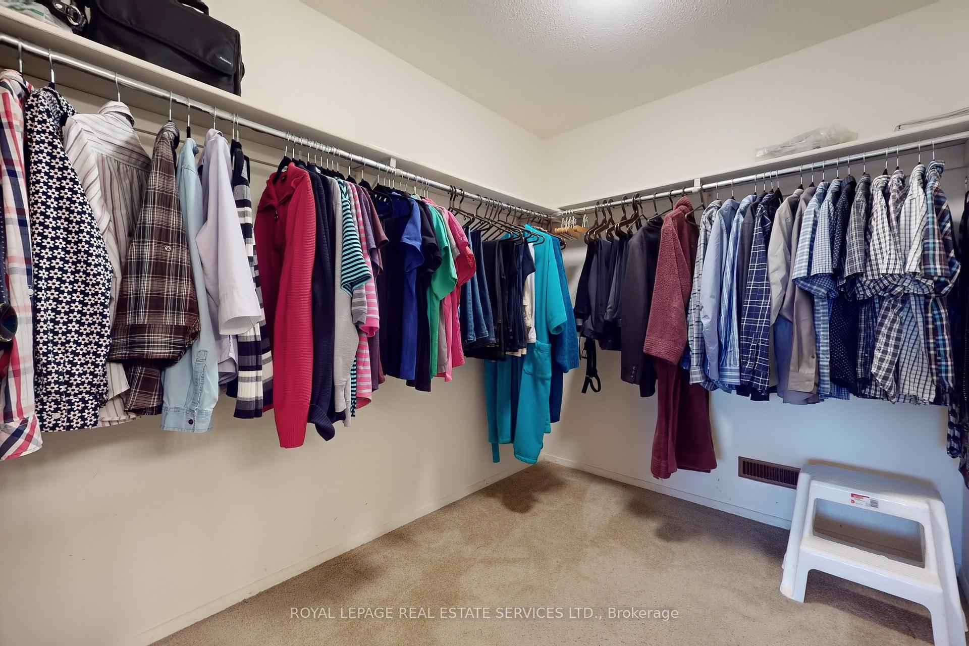 Photo 17 of 38 Lisa Crescent, Vaughan, Crestwood-Springfarm-Yorkhill — HOMEH